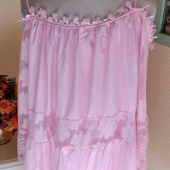 Pretty in Pink Lace Dress - Picture 8 of 14